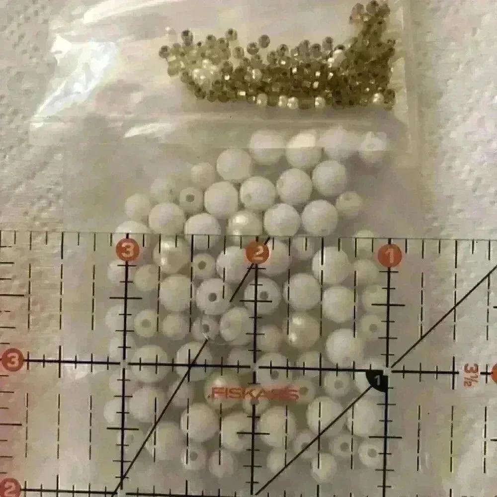 Lot Beads White Small And Golen Beads Super Tiny G - Picture 2 of 3